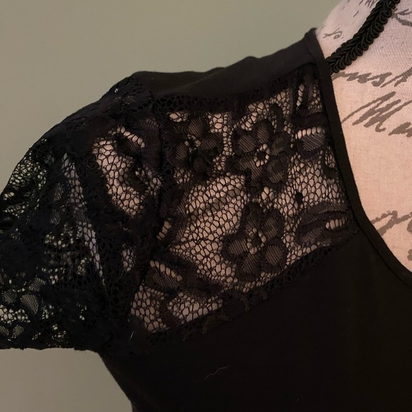 Elegant Black Lace Sleeve Top - Picture 3 of 5